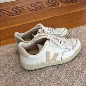 Veja V-12 Leather White Sable Women’s Sneakers US size 7